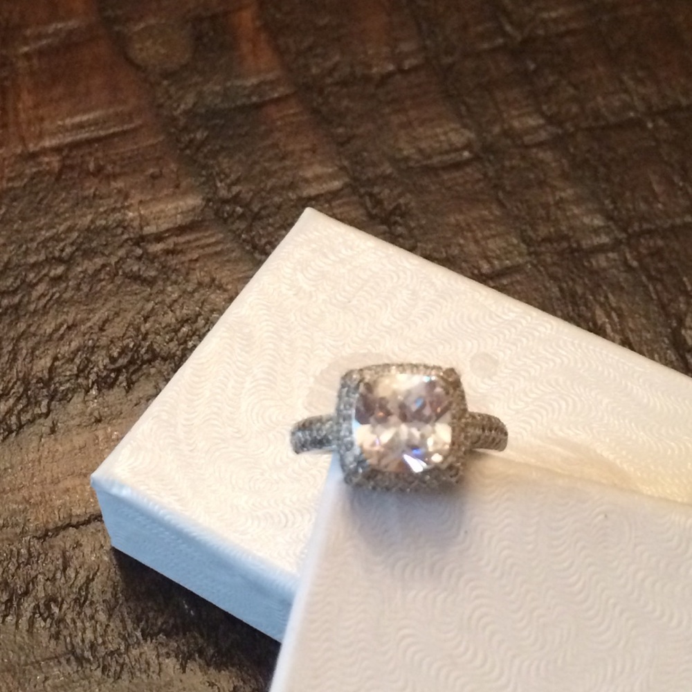Elegant Silver Women's Ring